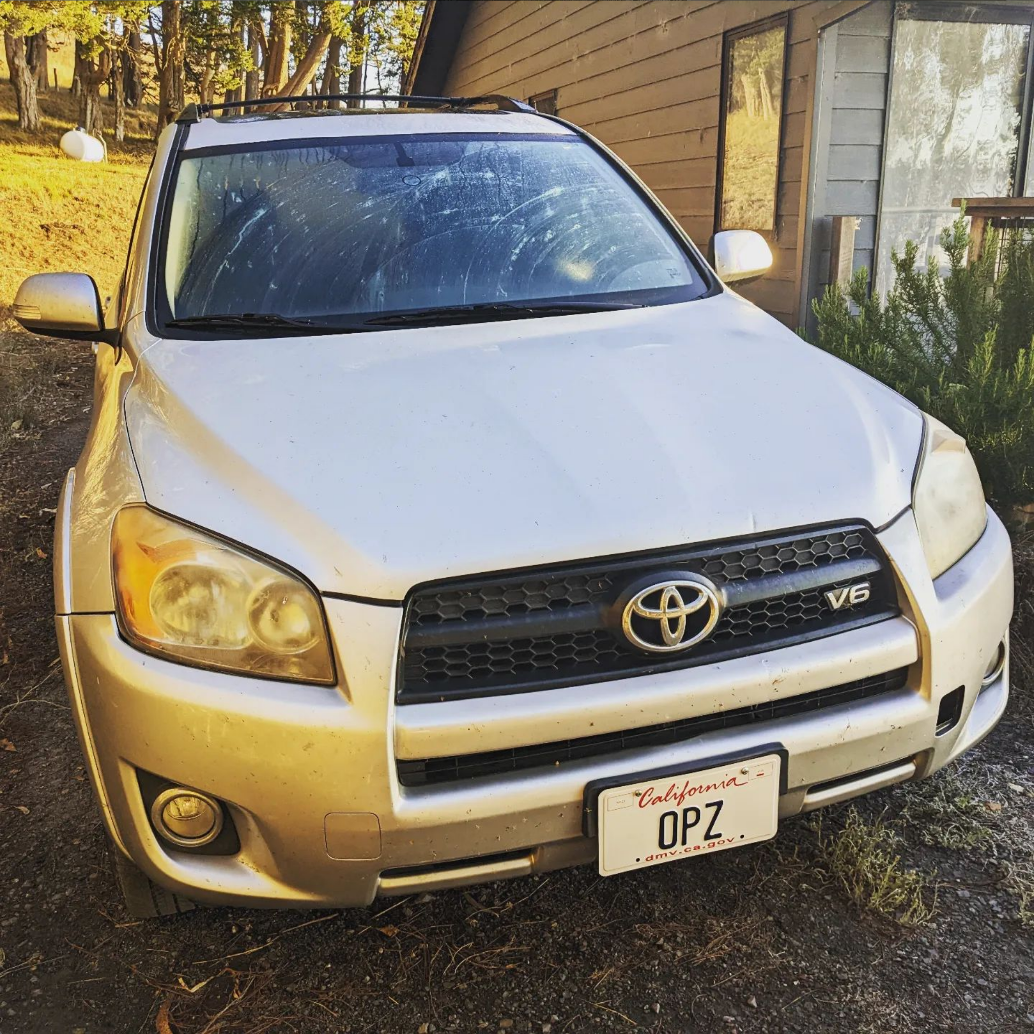 Photo of a silver Toyota RAV4 with the license plate "OPZ"